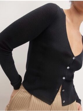 Everlane Ultrafine Merino Wool Cardigan Black V-Neck Button Front Size M NWT